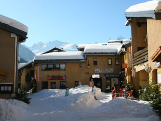 LE VILLAGE